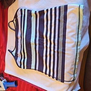 GUC Lululemon size 12 Y float top